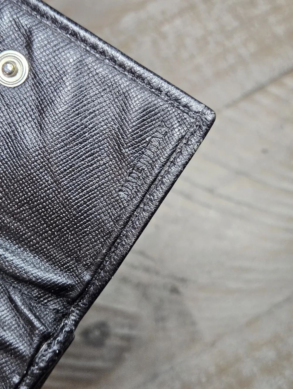 Prada Saffiano Trifold Wallet, Men's Or Women's - Picture 13 of 13